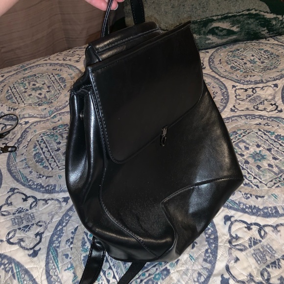 Black leather backpack - Picture 2 of 7